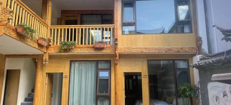 丽江凌云听香客栈图片