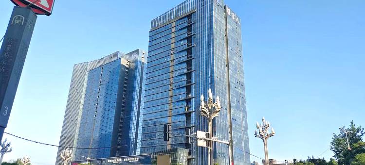 青花东岸·影院Loft公寓酒店(艾溪湖东地铁站店)图片