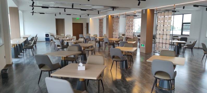 松果酒店(郑州省体育中心王砦地铁站店)图片