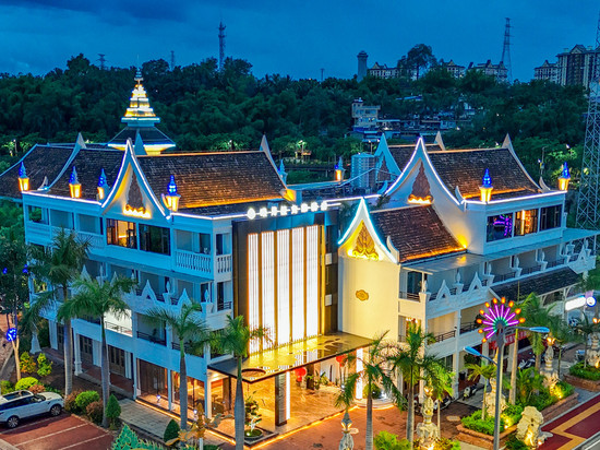 勐腊曦月星文旅酒店