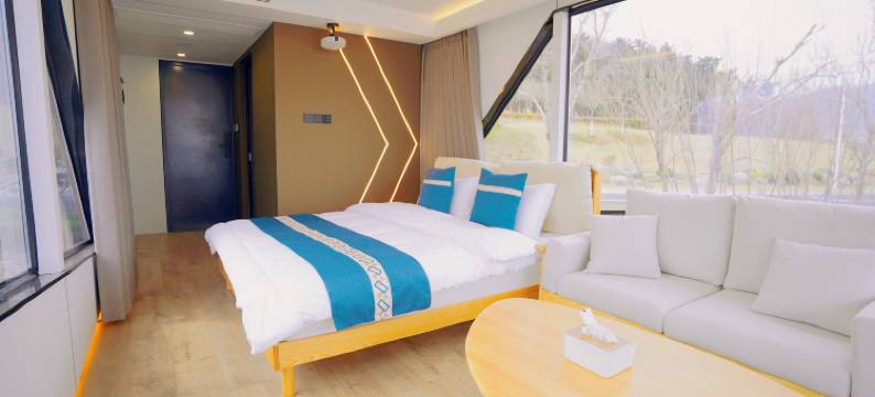 半月湾六号悬崖太空舱民宿图片