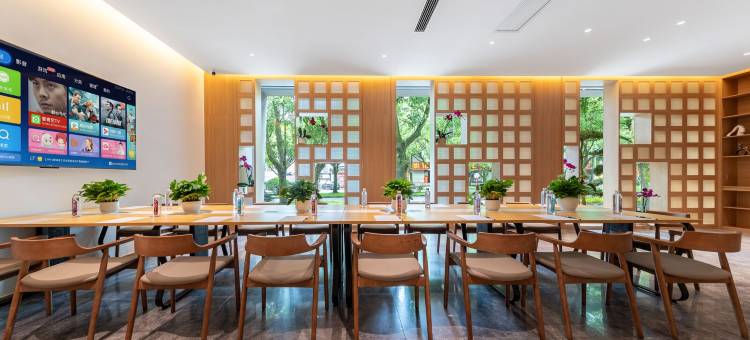 鑫际洲温泉酒店(腾越大商汇店)图片