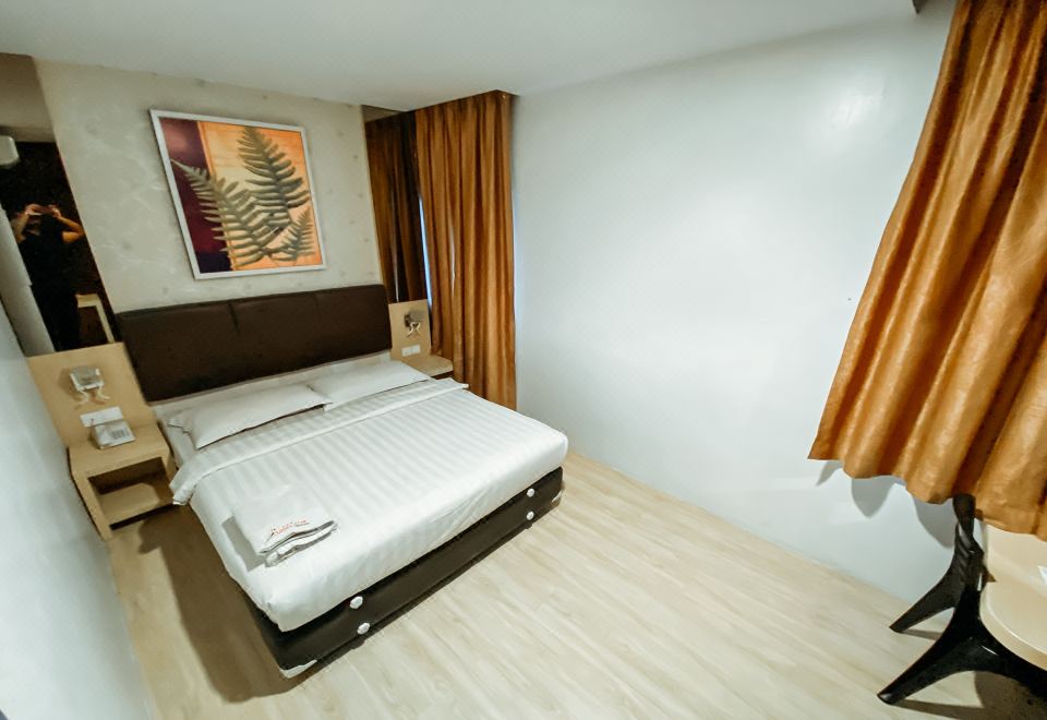 Lucky Star Hotel Near Harbour Bay Batam Hotel Overview