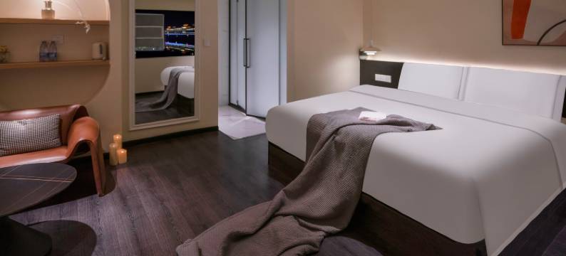 六喜·湖景酒店(广汉北站金雁湖公园店)图片