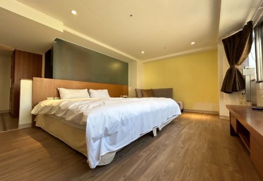 友爱合困漫旅外景图