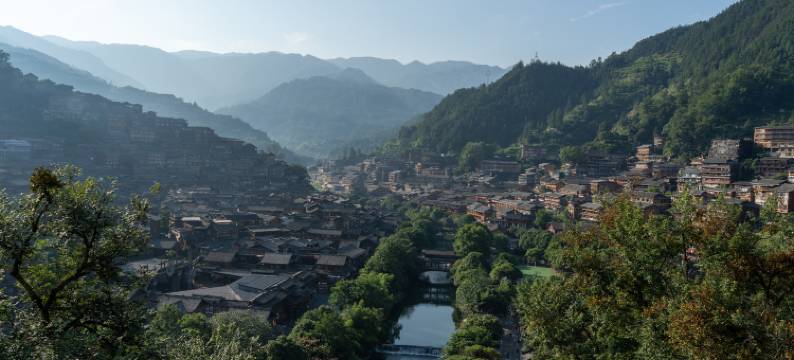 云隐雅居·云巅回廊全景民宿(西江千户苗寨观景台店)图片