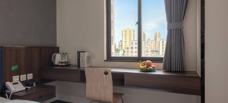 派酒店(湛江徐闻海安码头店)图片