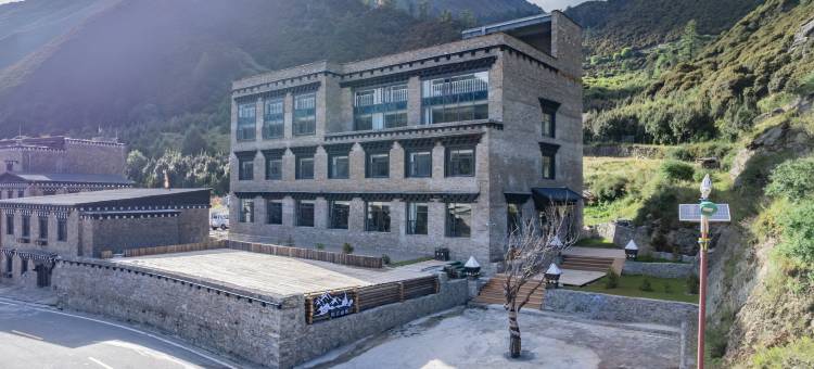 松吉山居酒店(稻城亚丁景区亚丁村店)图片
