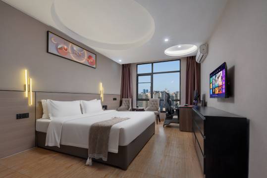 痞痞熊电竞民宿(湘乡火车站店)