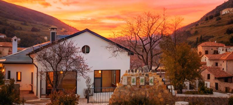 花筑·泰山听涧山居民宿(东御道风景区店)图片