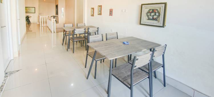 OYO 94669 普里酒店 潘纳库康 马卡萨(OYO 94669 Hotel Puri Inn Panakkukang Makassar)图片