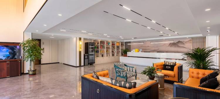 轻住酒店(济钢体育馆鲍山地铁站店)图片