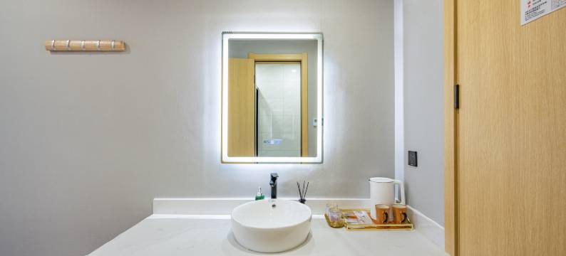 新荟城市酒店(上海静安寺长寿路地铁站店)图片