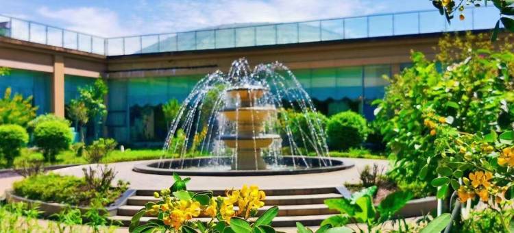 维也纳国际酒店(峨眉山水晶广场店)图片