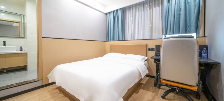 网鱼电竞酒店(成都龙泉吾悦广场书房地铁站店)图片