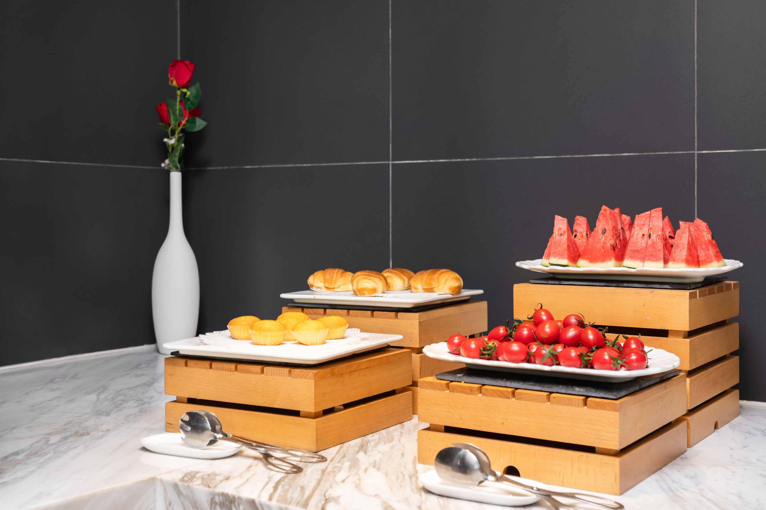 TOWO Shangpin Hotel (Shenzhen Bitou Subway Station) Over view