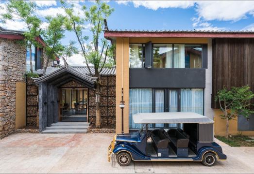 閲山既见雪·自在雪山Villa民宿（丽江束河古镇店）外景图