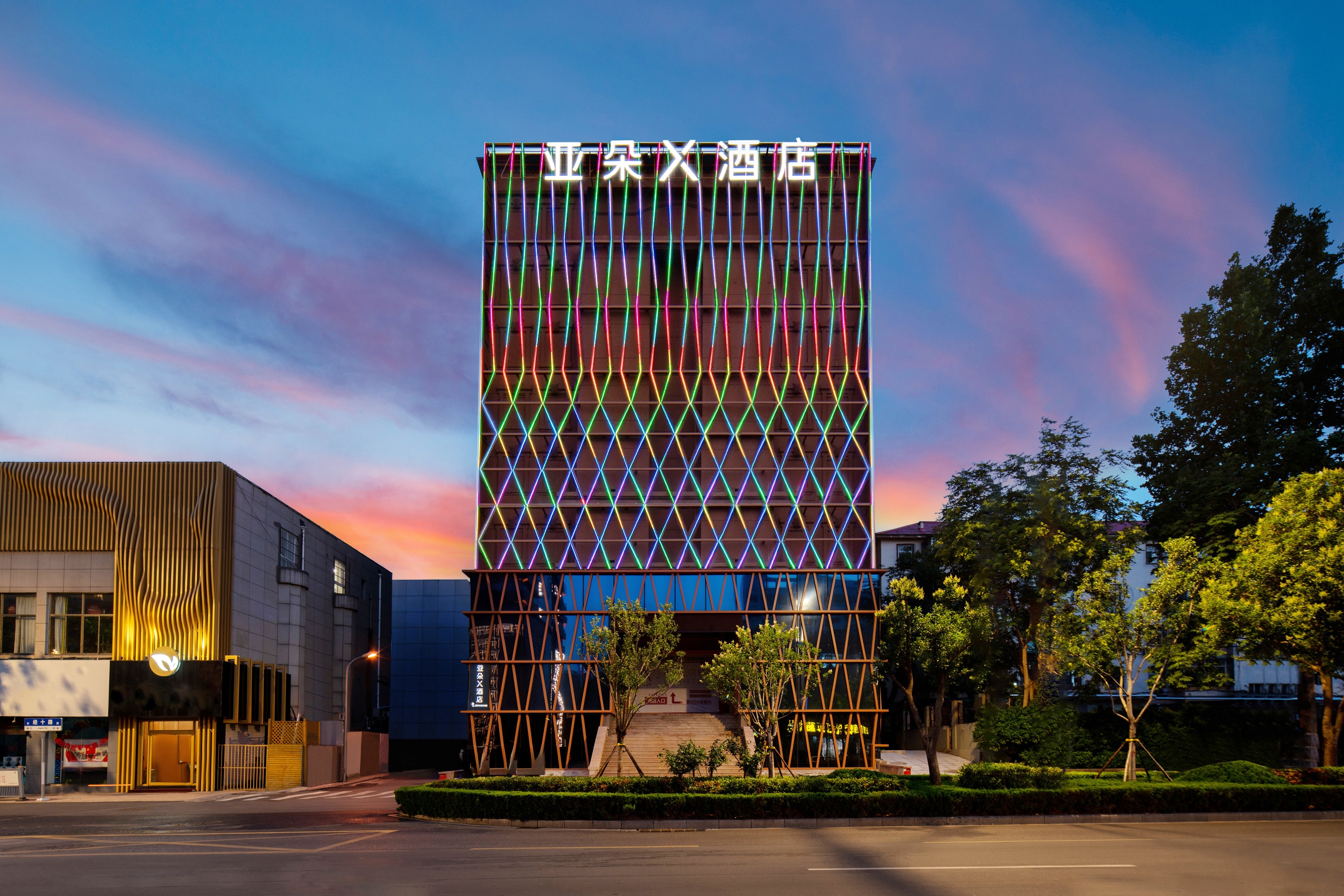 济南山东省委经十路亚朵X酒店