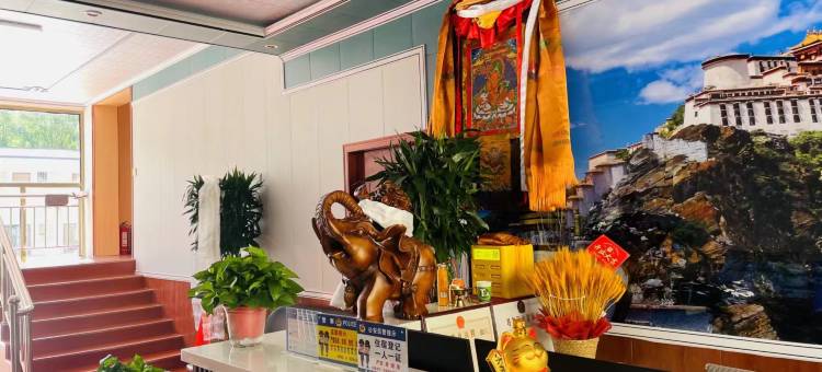 卓尼卓豪酒店图片