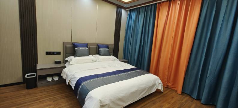 普兰玛旁雍措酒店图片