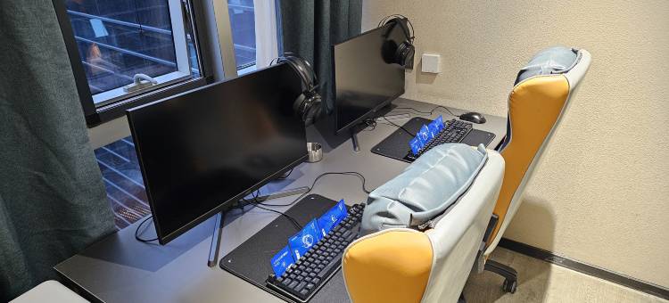 网鱼电竞酒店(宁波南部商务区店)图片