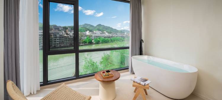 NANBEI楠北·设计师美学民宿(镇远古城新大桥店)图片