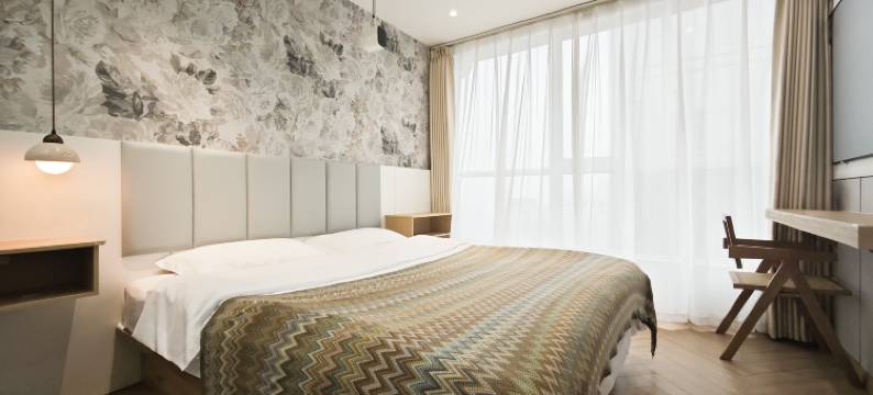 佳旭设计师民宿(南京新街口地铁站店)图片