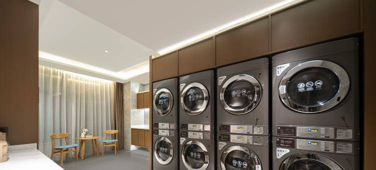 重庆南滨路皇冠国际江景亚朵酒店图片