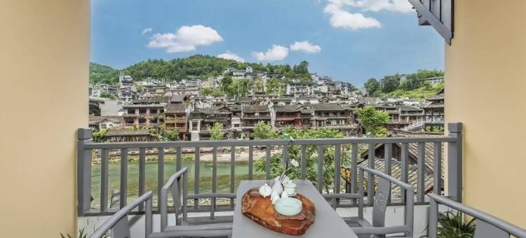 拾光·童年江景民宿(凤凰古城景区沱江店)图片