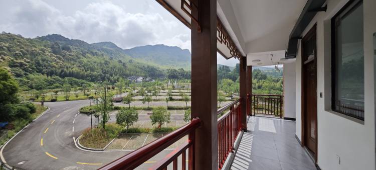 唐孙八沙白度假山庄图片