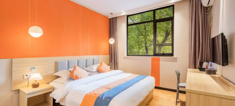 九江轻奢酒店(郑州记忆油化厂创意园沙口路地铁站店)图片