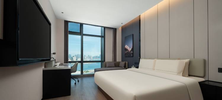 大连高新万达广场星海湾大桥亚朵酒店图片