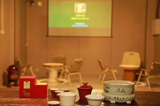 拾野青年旅舍(珠海情侣中路日月贝大剧院店)