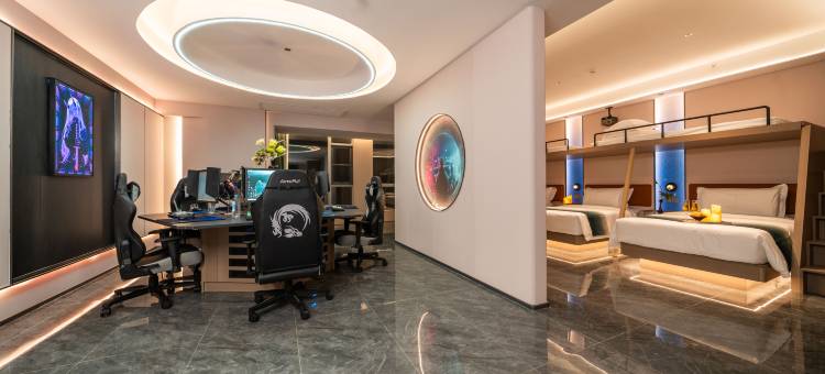 叶与晨电竞电影酒店(曼哈顿广场燕庄地铁站店)图片