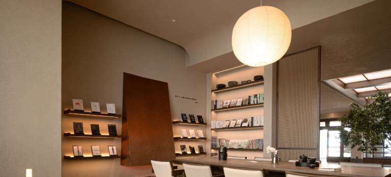 赛里木湖景区游客中心亚朵酒店图片