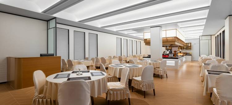 南昌童园国际酒店(艾溪湖湿地公园鱼尾洲地铁站店)图片