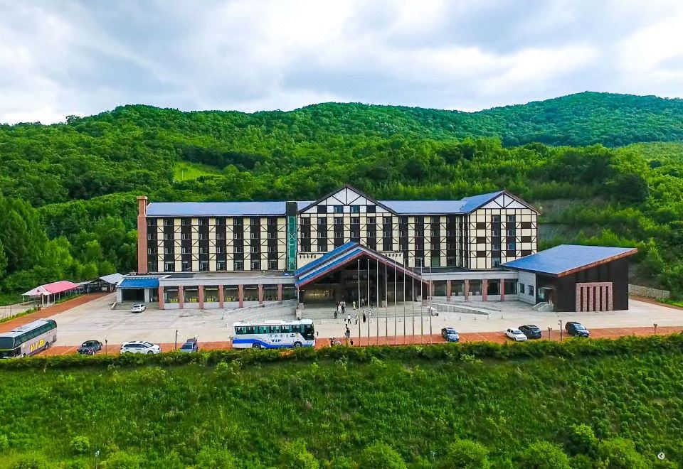 长白山龙顺雪山飞湖度假酒店外景图