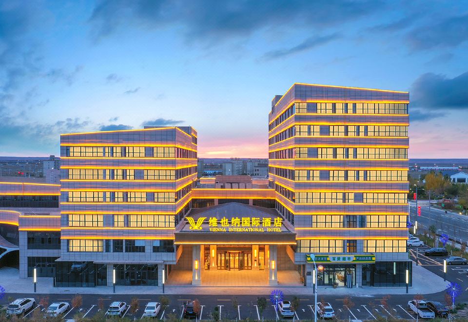 维也纳国际酒店（准东开发区五彩湾新城店）外景图