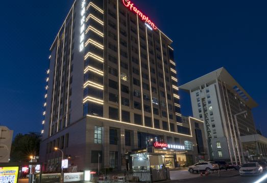 郑州金水希尔顿欢朋酒店外景图