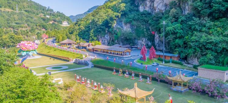 兴山朝天吼房车露营基地图片