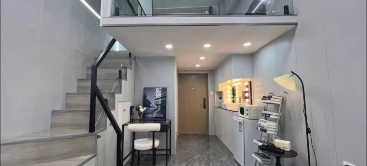 晨暮轻奢•Loft影院民宿(青山湖万达广场李巷地铁站店)图片