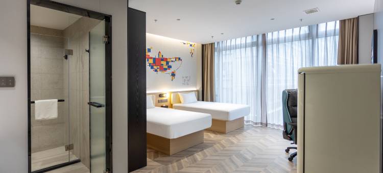 网鱼电竞酒店(上海环宇城真如地铁站店)图片