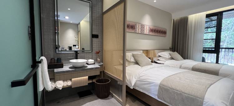 梁河隐澜温泉民宿(伴山云隐小镇店)图片