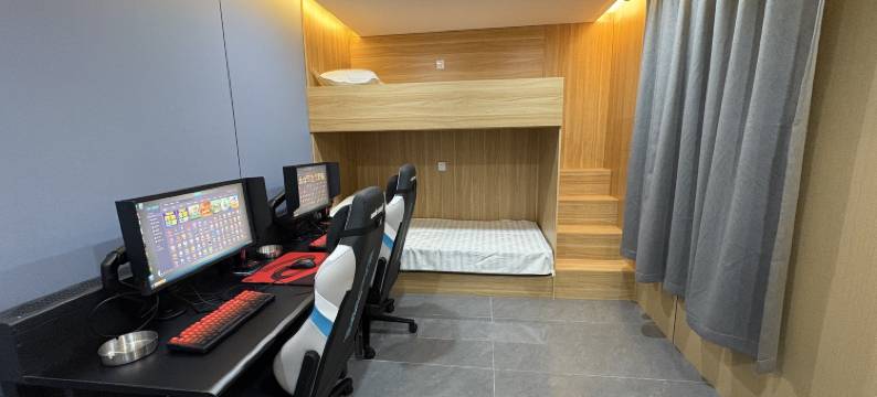 住吧界卓威电竞酒店(大连西安路交大夜市店)图片