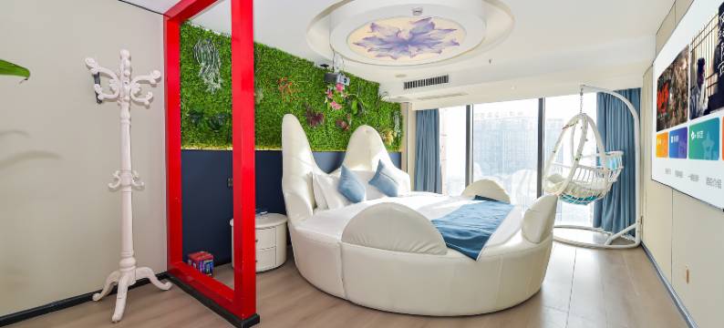 天鹅岛主题酒店(贵阳高铁北站店)图片