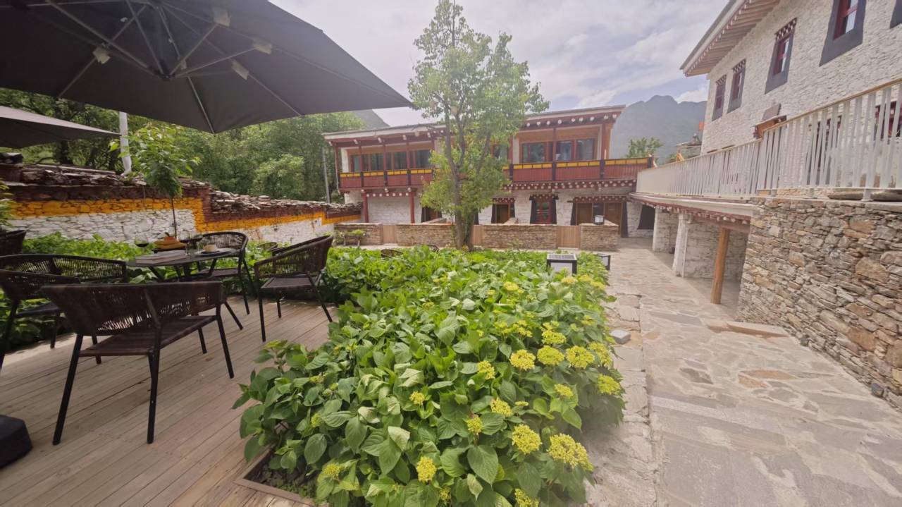 隐栖堂•古村乡韵酒店(丹巴中路藏寨店)图片