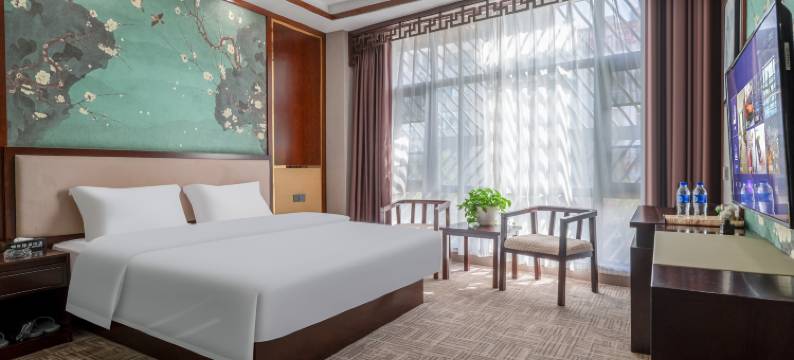 栖云雅居酒店(兴义桔山广场梦乐城店)图片