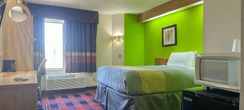 美国路孟菲斯I 240镇屋经典旅馆(Classic Inn by Townhouse American Way Memphis I 240)图片