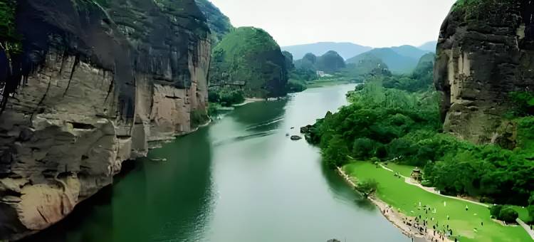 飞朵酒店(鹰潭火车站凯翔购物广场店)图片