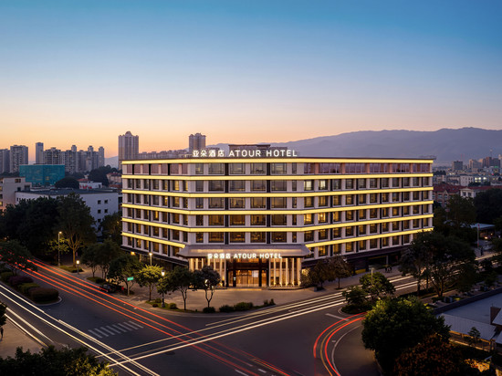 瑞丽德龙国际珠宝城金滇路亚朵酒店